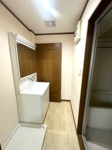 北青木4丁目の独立洗面台|収納力と機能性に優れたお手入れラクラク洗面化粧台
