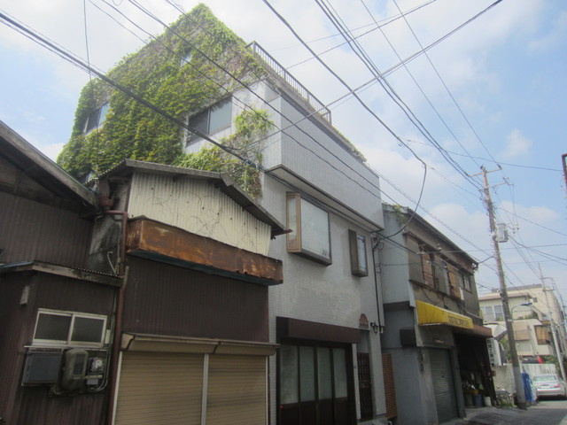 ベルファミーユナバエの外観|1フロア1世帯のマンションです☆