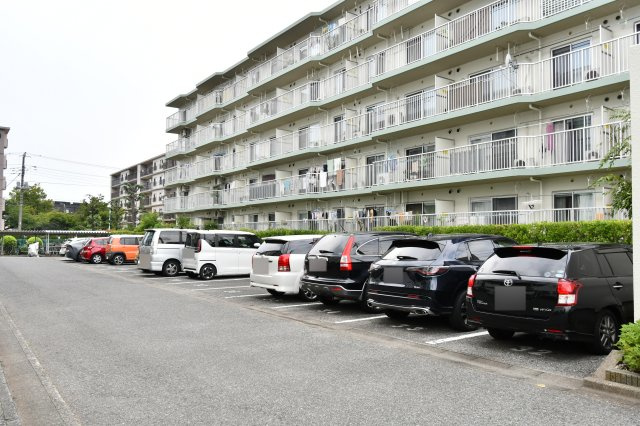 大宮七里サンコーポ　5号棟の駐車場|※空き状況は当社まで都度ご確認くださいませ【即日OK】当日のご連絡・現地集合・来店希望など、お客様に合わせご案内可能です！お問合せお待ちしております。