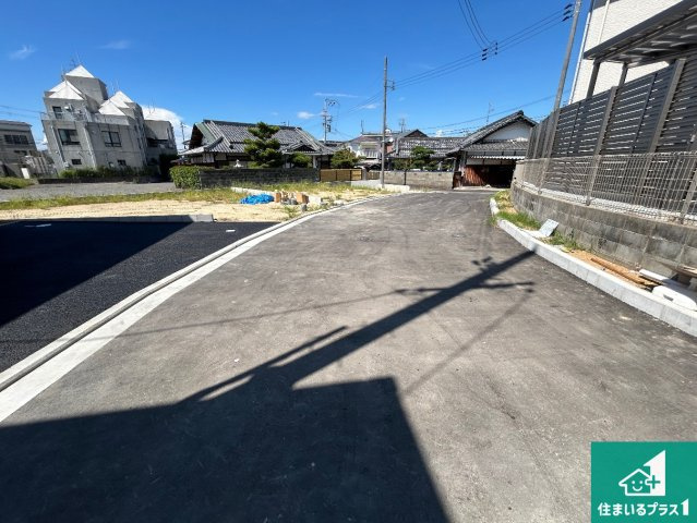 泉南郡熊取町五門東　第2期　新築一戸建ての前面道路含む現地写真|周辺は落ち着いた街並みの住宅地！子育てがしやすい住環境です！まだ未完成ですが、現地でしかわからない事もございます。是非一度ご覧ください。