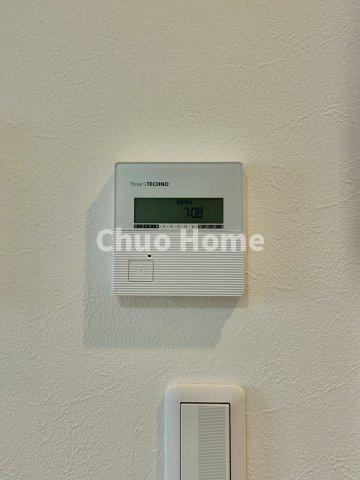 葛飾区細田1丁目中古住宅の冷暖房・空調設備|【床暖房】冬は足元から暖めてくれる床暖房はエアコンとは違って埃が舞いませんので健康にも良さそうですね。