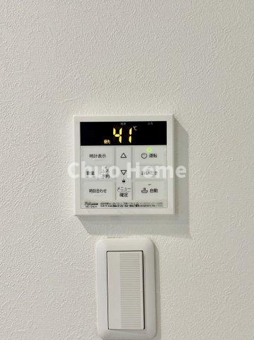 葛飾区細田1丁目中古住宅の発電・温水設備|【給湯リモコン】外での一日を忘れさせてくれるオートバス機能でお好みの湯量・温度に調整された浴槽。