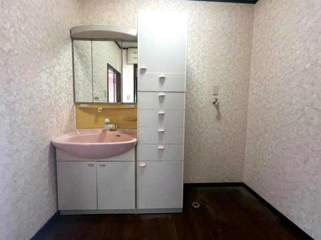 大室高原　平坦で広いお庭付きの平屋建て2SLDKの独立洗面台