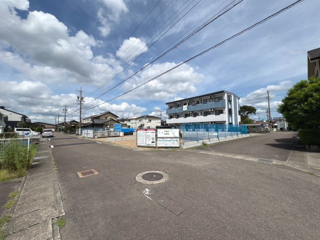タマタウン　関市東新町3丁目（旭ヶ丘小）　全3区画分譲の外観|「現地（2026年8月18日）撮影」
■全体写真　
■ヤマダ不動産　株式会社リライフ　