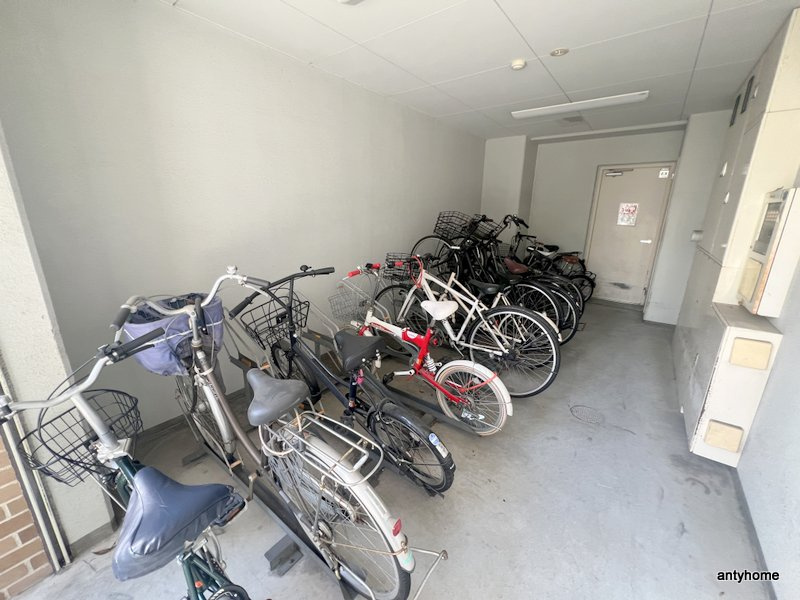 ラセレナ　仲介手数料無料の駐車場