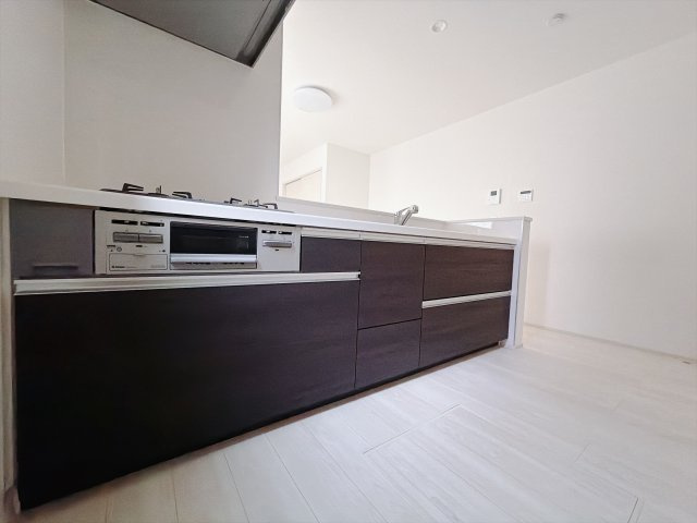 【中古戸建】高崎市石原町のキッチン|■キッチン｜全スライド式収納キッチン♪お皿や鍋の出し入れもラクラクです（＾＾）！