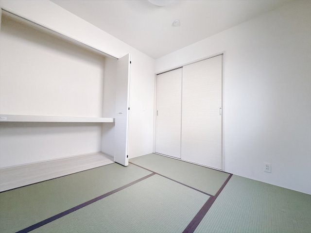 【中古戸建】高崎市石原町の和室|■1階和室｜和室を書斎にしたり、冬にはコタツを敷いて家族みんなで年越しをするのもいいですね。家族みんなのお気に入りの空間になります♪