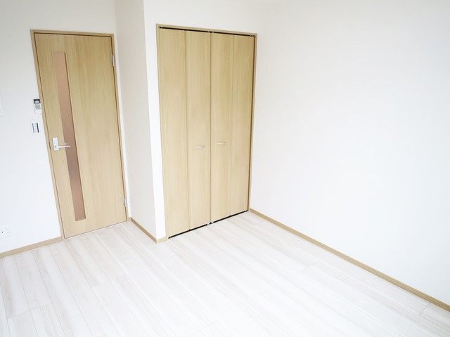 フローラ東小岩の洋室|綺麗なフローリングです☆