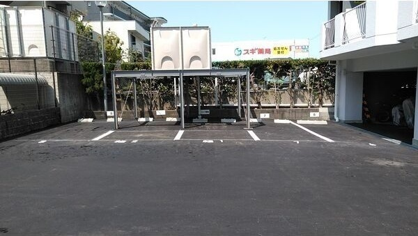ダイコウビルの駐車場