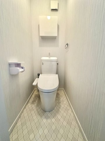 宮前平グリーンハイツ15号棟のトイレ|明るく清潔感のある空間設計により、どなたでも快適にご利用いただける仕上がりとなっています。