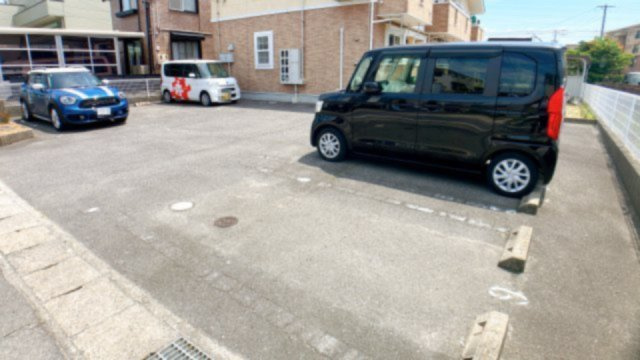 サンパテイークメゾンソレイユの駐車場