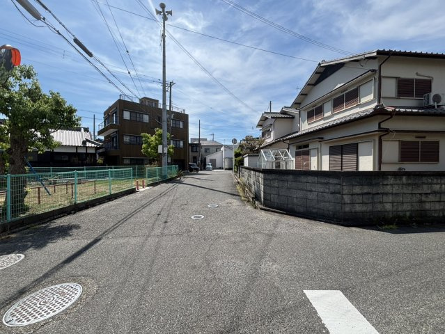 阪南市下出　古家付き土地の前面道路含む現地写真