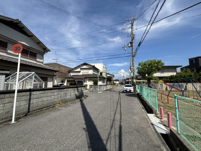 阪南市下出　古家付き土地の前面道路含む現地写真