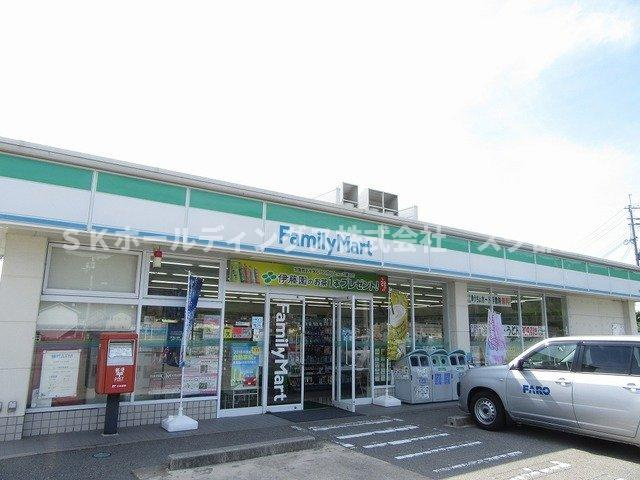 イリアの周辺|ファミリーマートまで300m