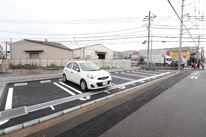 Lucky circle Hiyoshi (ラッキーサークルヒヨシ)の駐車場
