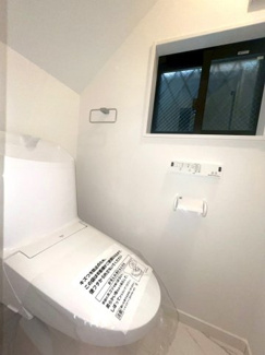 【トイレ】 | 高槻市淀の原町　新築一戸建 | ■トイレは2箇所あり便利です。