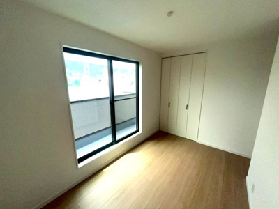 【洋室】 | 高槻市淀の原町　新築一戸建 | ■3階洋室5.5帖■全居室フローリング＋クローゼット付き