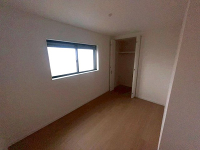【洋室】 | 高槻市淀の原町　新築一戸建 | ■3階5.5帖洋室■全居室フローリング＋クローゼット付き
