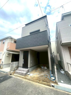 【前面道路含む現地写真】 | 高槻市淀の原町　新築一戸建 | ■前面道路は西側約4.5ｍの公道です。