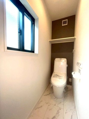 【トイレ】 | 高槻市淀の原町　新築一戸建 | ■トイレは2箇所あり便利です。