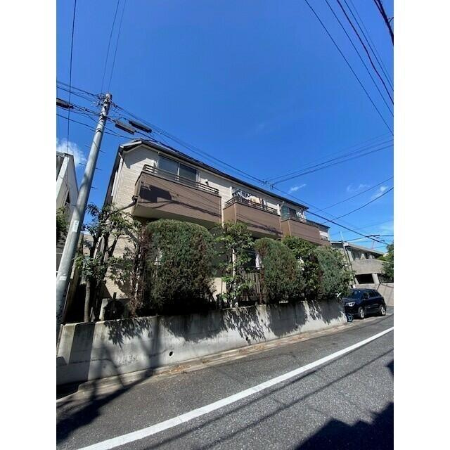 イザットパレス下馬のエントランス|毎日通るエントランスはこのようになっています