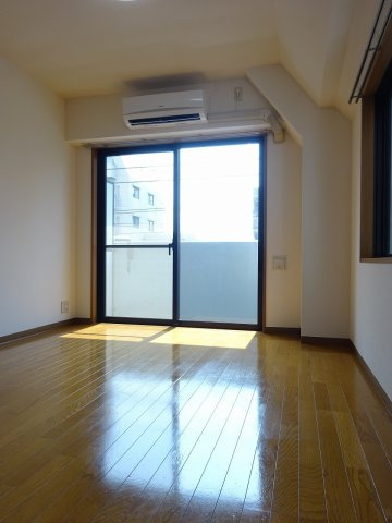 杉並区和田２丁目の賃貸マンションの居間・リビング