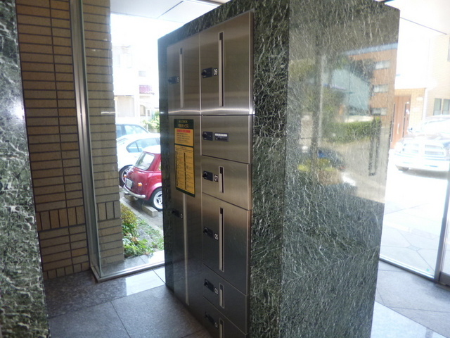 ＰＡＬＥＲＭＯ ＣＯＵＲＴのその他共用部分|宅配ＢＯＸついてます。