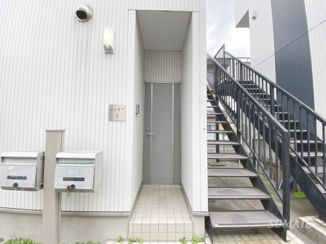 シェモアⅡのエントランス|落ち着いたエントランスです☆