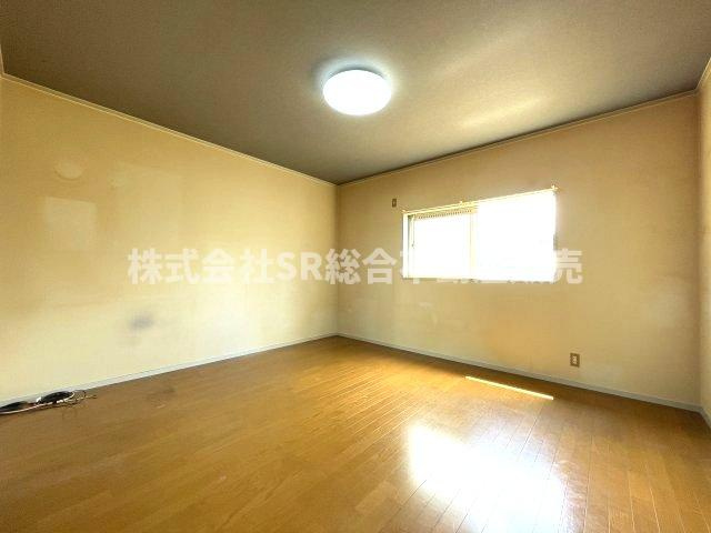 東上小阪中古戸建の洋室|3F　8.6帖。広々とした洋室です！