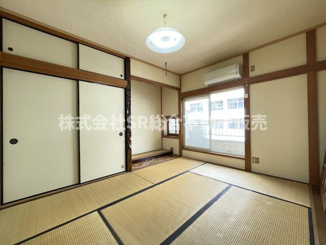 東上小阪中古戸建の子供部屋|3F　6.0帖。バルコニーに面した明るい和室です！