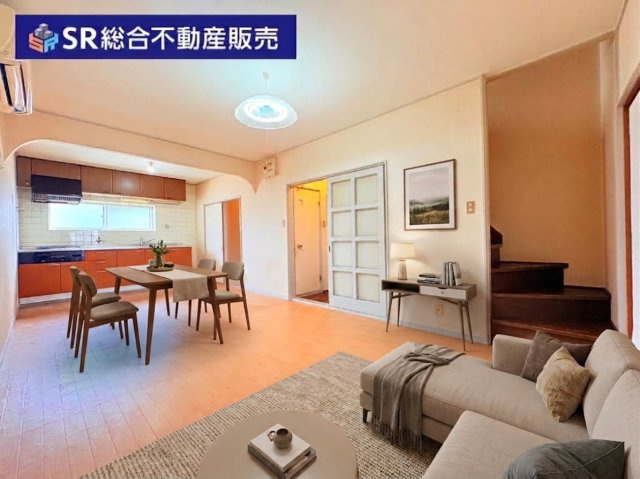 東上小阪中古戸建の居間・リビング|2F　13.3帖。ご家族と毎日顔を合わせられる造りでゆったりとお過ごしいただける空間です！