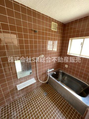 東上小阪中古戸建の浴室|足を伸ばしてゆったりくつろげる浴室です！
