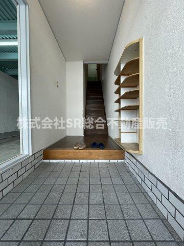 東上小阪中古戸建の玄関|シューズボックス付きで整理整頓できます！
