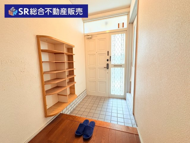 東上小阪中古戸建の玄関|シューズボックス付きで整理整頓できます！