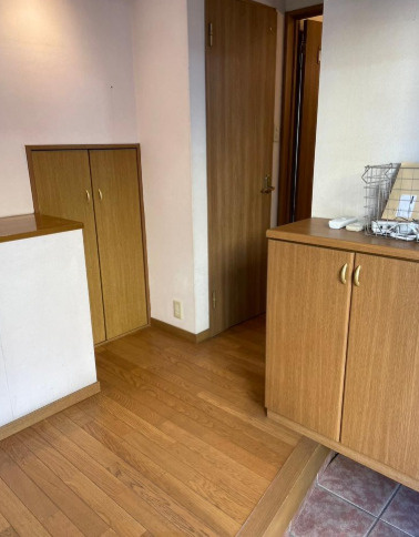 西蔵町　中古戸建の玄関