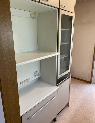 西蔵町　中古戸建のキッチン|キッチン背面のカップボード