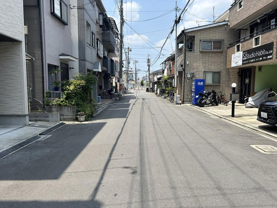 菊水通３丁目　中古一戸建ての前面道路含む現地写真|■物件内覧・資金計画相談・住宅ローン相談、リフォーム相談、お問合せ受付中■
※当日・翌日のご内覧、ご相談はお電話でのお問合せがスムーズです！