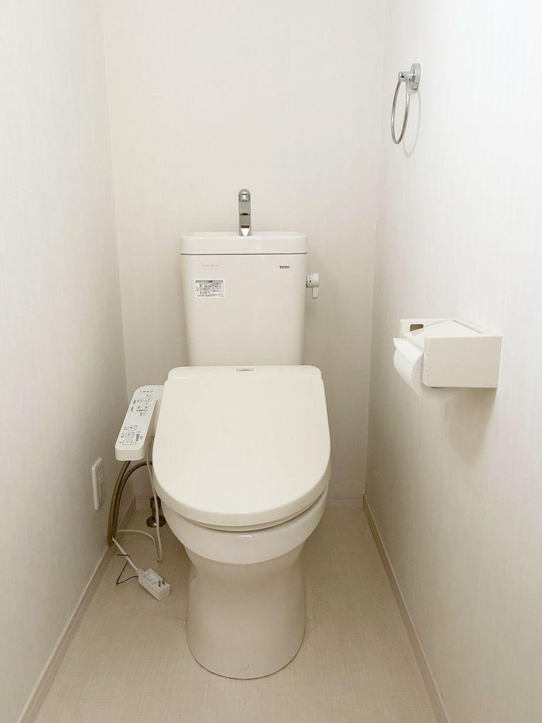 菊水通３丁目　中古一戸建てのトイレ|温水洗浄便座
■物件内覧・資金計画相談・住宅ローン相談、リフォーム相談、お問合せ受付中■
※当日・翌日のご内覧、ご相談はお電話でのお問合せがスムーズです！