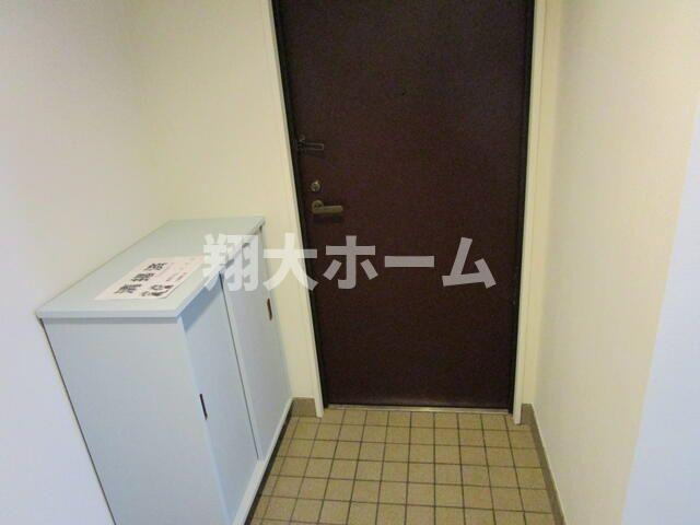 野村マンションの玄関