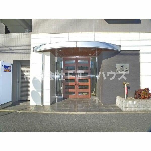 セラピアザ船橋のエントランス