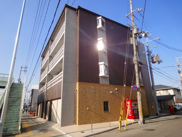 ソレイユ深草の外観