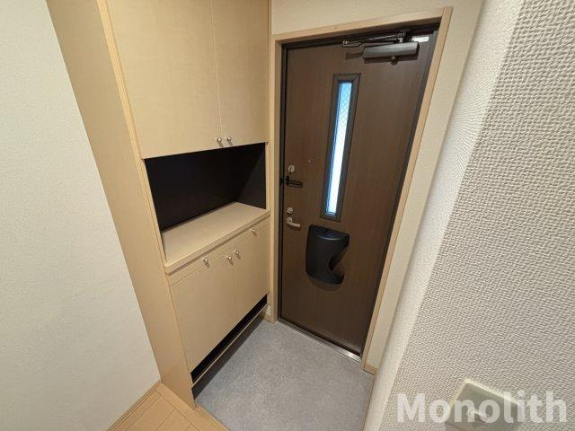 モア エクレール B棟の玄関