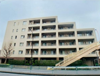 【外観】 | プレミアコート桜台 | 鉄筋コンクリート造のがっちりとした建物。