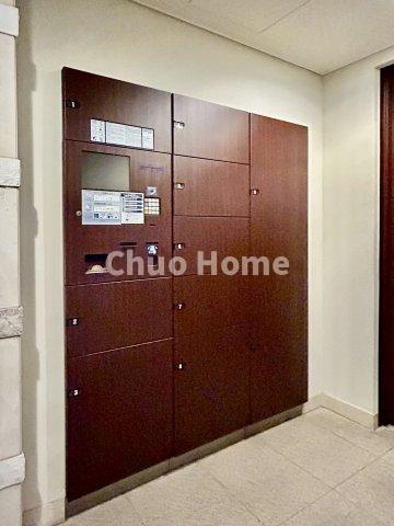 クレストフォルム上野イーストコートの設備|【宅配ボックス】在宅時・不在時に関わらず、居住者の代わりに非対面で宅配物を受け取ってくれる便利な設備です。わかりやすくご説明致しますので見学時にはお部屋だけではなく共用部分もぜひチェックしてください。