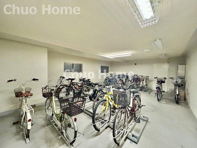クレストフォルム上野イーストコートの駐輪場|【自転車置き場】最新の空き状況や費用などの詳細は担当スタッフまでお問い合わせください。