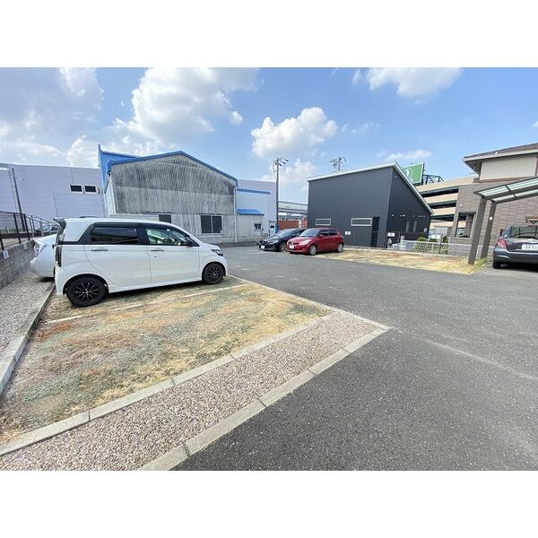 ベルメゾンの駐車場