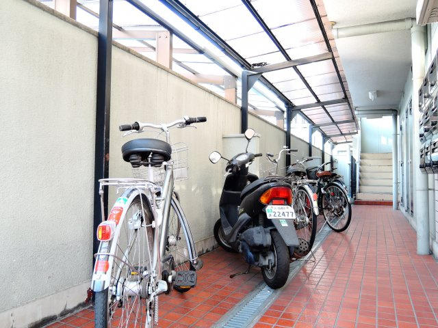 パステオ高槻の駐車場