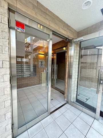 グーテンターク富田のエントランス