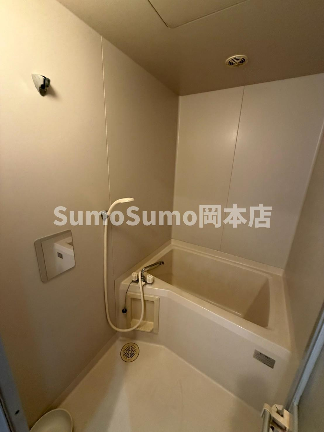 ベルヴィ本山中町の浴室|落ち着いた空間のお風呂です