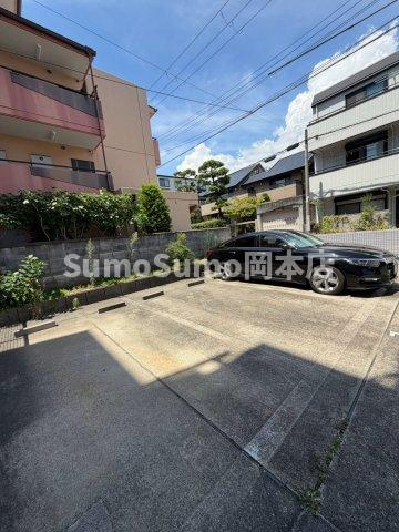 ベルヴィ本山中町の駐車場|カースペースがあります